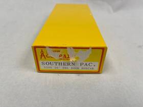 210836 Accurail 5206 Kit 50ft Double Door Box Car Southern Pacific #210836 Pre-owned