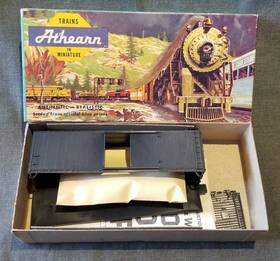 140-5230 Athearn 5230 Undecorated Factory Unpainted Wood Side Sd Boxcar Undec Kit