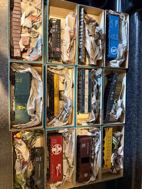 2525252 Athearn Lot Of 12 Ho Scale Train Cars Boxcars Tyco Ahm Roundhouse