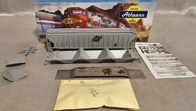 190854 Athearn 2907d Nos Ho Scale Chicago North Western 54ft Ribside Covered Hopper Cnw
