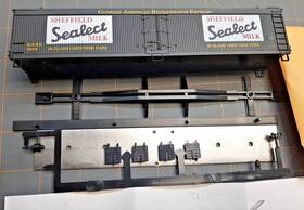 5243 Athearn Ho Scale Sheffield Sealect Milk 50 Ft. Express Reefer Kit