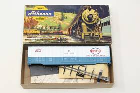 42628 Athearn 5284 Ho Blue Box 50ft Plug Door Car Nestle Chocolate Kit