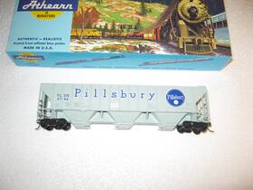 5308 Athearn Ho Scale 54ft Pillsbury Covered Hopper New Kadees