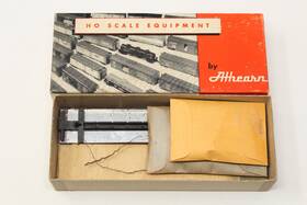 57059 Athearn Ho A605 50ft Flat Car With Stakes Union Pacific Up Metal Kit