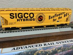 72307 Athearn Sigco Sunflower Hybrids - Acf Centerflow Covered Hopper Car -ho Scale Rtr New