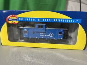 X-106 Athearn 75202 Ho Scale Great Northern Wide Vision Caboose # Gn