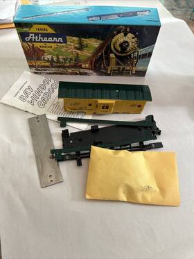 13520 Athearn 797534012653 1288 Bay Window Caboose Burlington #13520 Ho Model Train Kit Nos