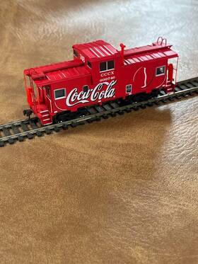 999746 Athearn 797534083615 #8361 Ho Scale Coca Cola Wide Vision Caboose - Car #999746
