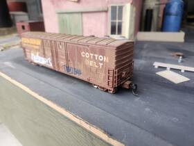 27625 Athearn 797534913974 Ho Scale Cotton Belt 50ft Double-plug Door Boxcar #27625 Weathered Kadees
