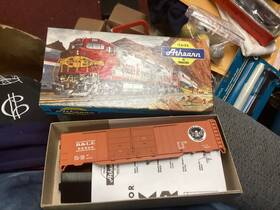 82506 Athearn Ho Scale 40ft Box Car Erie Rr Brown #82506