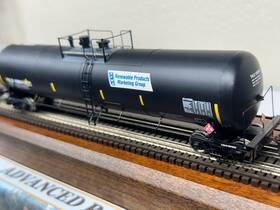 93897 Athearn Ethanol 30k Gallon Crash Box Tank Car- Ho Scale - Inch Renewable Rpmg Logo Rtr New