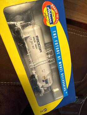 Athg25757 Athearn Rtr Utc 13k Gallon Acid Tank Car Procor Prox 16531 Ath96127 Nib