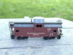 2380-1 Athearn/bev-bel - Delaware And Hudson 29ft Wide Vision Caboose Wgt # 35799 Ho