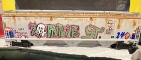 G4277 Athearn Ho Scale Custom Weathered Graffiti Genesis Trinity So. Illinois Hopper