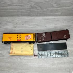 Omtx-5003 Athearn Ho Scale Box Car Lot Of 2 Oscar Mayer Omtx 5003 And Atsf 129700 Used Trains Cars