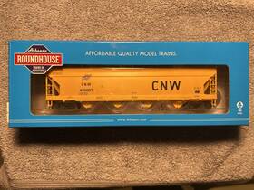 Rnd16431 Athearn Roundhouse Covered Hopper 4 Bay Chicago And Northwestern 49007