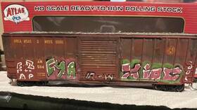 20-006984 Atlas Ho Scale Custom Weathered Graffiti Master Line Berwick Box Car A&m