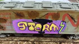 20006362 Atlas Ho Scale Master Line Custom Weathered Graffiti Slab Side Covered Hopper
