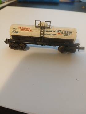C33897 Atlas 2262 N Scale Frontier Chemicals Single Dome Tank Car 1012