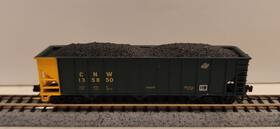 135850 Atlas 32931 N Scale Cnw 90 Ton Hopper Car With Coal Load And Mt Trks/cplrs