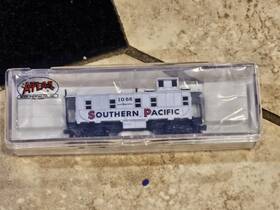 35612 Atlas N Scale Sp Southern Pacific Offset Cupola Caboose #1066