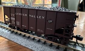 25228 Atlas 41280 N Scale #41280 55 Ton Fishbelly Hopper With Coal Load Lehigh Valley Ny