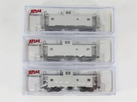 50003155 Atlas N Scale Undecorated Standard Cupola Caboose 3-pack