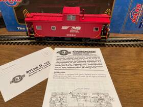 555518 Atlas 6662-2 O Norfolk Southern Standard Cupola Caboose #555518 With Lights And Crew