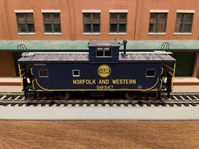 518547 Atlas Ho 1304-1 Norfolk And Western Standard Cupola Caboose #518547 In