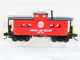500825 Bachmann 16865 N Silver Nw Norfolk And Western Center Cupola Steel Caboose #500825 500825 Bachmann 16865 N Silver Nw Norfolk And Western Center Cupola Steel Caboose #500825