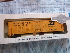 17903 Bachmann Ho No Premium Silver Series 50ft Steel Reefer Burlington Northern