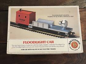46315 Bachmann Ho Scale Amtrak Lighted Floodlight With Passenger Station