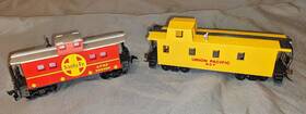 999850 Bachmann Lot Of 2 Caboose Train Cars Union Pacific 207 Life Like Santa Fe