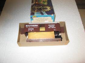 1009-3 Bev-bel Ho Scale Custom 40ft Southern Serves The South Boxcar Kit
