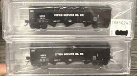 73622 Bluford Shops N Scale #73622 3-bay Offset Side Hopper Cities Service Oil Nib Cc