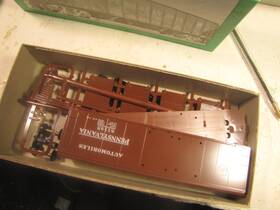 55342 Bowser Bowserho Kit 40 Double Door Box Car. Round Roof With Original