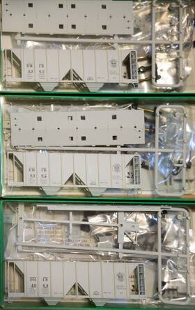 55606 Bowser Ho Scale Rtr Dm&ir 70t 2bay Covered Hoppers 4962 4963 4964 New In Box