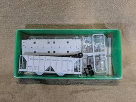 55809 Bowser #55809 Missouri Portland Cement Company 70 Ton Hopper Ho Scale Kit