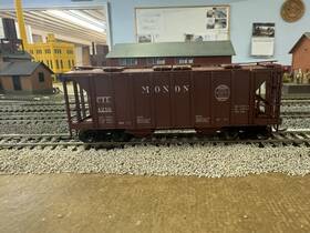 56144 Bowser Ho Acf 70 Ton 2-bay Covered Hopper Monon #4216 Assembled Kit