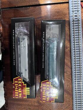 Bli7257 Broadway Limited N Penn Central H32 Covered Hopper - #7257 Variety 2-pack