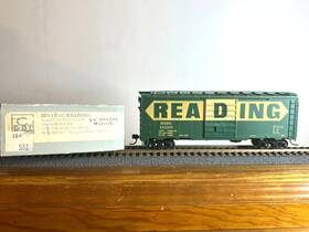 Ho-1101c C & B T Shops And Bt #ho-1101c Reading 1944 Aar 40ft Banner Box Car #111110 With Kadees 1 87