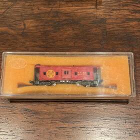 1251 Con-cor 1251/a N Gauge Bay Window Caboose Santa Fe Red