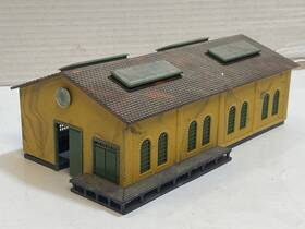 B675 Con-cor Heljan N Scale Plumbing Supply Warehouse Kit Circa 1980s Built Yellow
