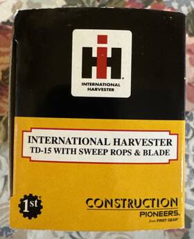 First Gear 80-0310 International Harvester Td-15 With Sweep Rops And Blade #80-0310 New