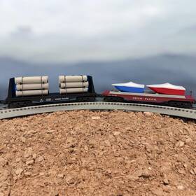 Idm7002 Industrial Rail Union Pacific Flatcars With Boats And Bulkhead Pipe Idm 7002 7004 O27 U
