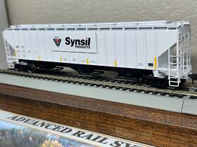 45303 Intermountain Synsil Products 4750 Cu Ft 18 Rib Sided Covered 3-bay Hopper Car- Ho Scale New