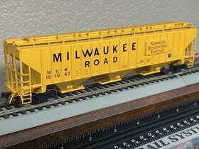 45350 Intermountain Milwaukee Road - Rib Side Covered 4750cu 3 Bay Hopper Etched Metal Ho Scale New
