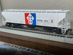 45367 Intermountain Central Soya 4750 Cu Ft 18 Rib Sided Covered 3-bay Hopper Car- Ho Scale New