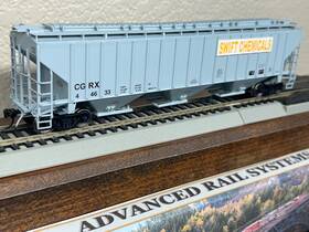 45381 Intermountain Swift Chemicals 4750 Cu Ft 18 Rib Sided Covered 3-bay Hopper Car- Ho Scale New