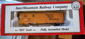 46704p-04 Intermountain Ho Pacific Fruit Express R-40-10 Refrigerator Car Premium Line
